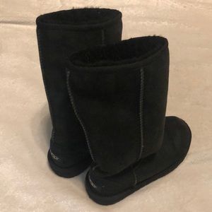 UGG, Girls Size 2, Black Boots - Good Condition